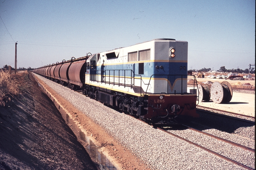 109832: Forrestfield Opposite Locomotive Depot Down Grain Empty L 255