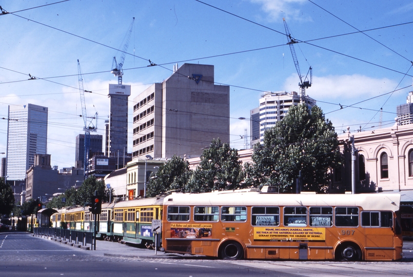 117191: Elizabeth Street at Victoria Street Bus 907 and SW6 Trams 931 and 952 Stranded by Industrial Dispute