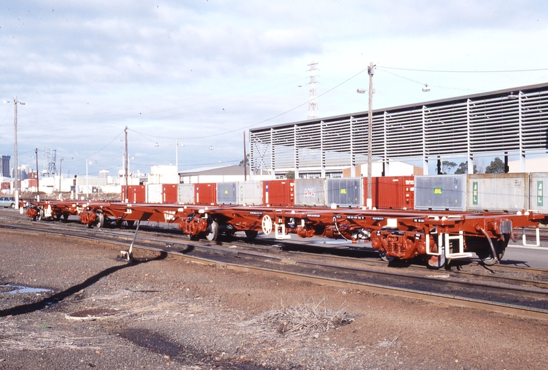 117270: South Dynon Locomotive Workshop VQAW 4-D 3-pack Container Wagon