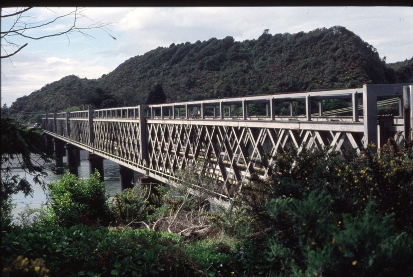 125899: Taramakau River Bridge looking North