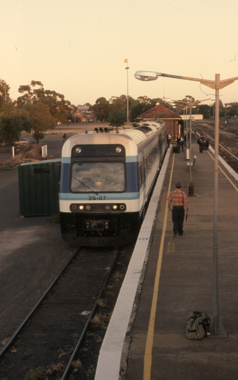 130902: Griffith Passenger to Sydney via Junee EA 2507 EC 2523