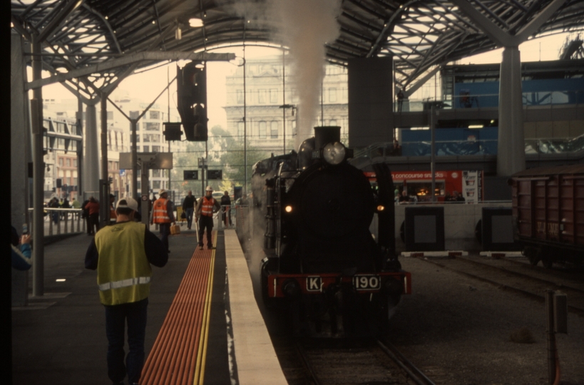 130953: Southern Cross Platform 2 K 190 detached from Empty Cars to form Steamrail Special