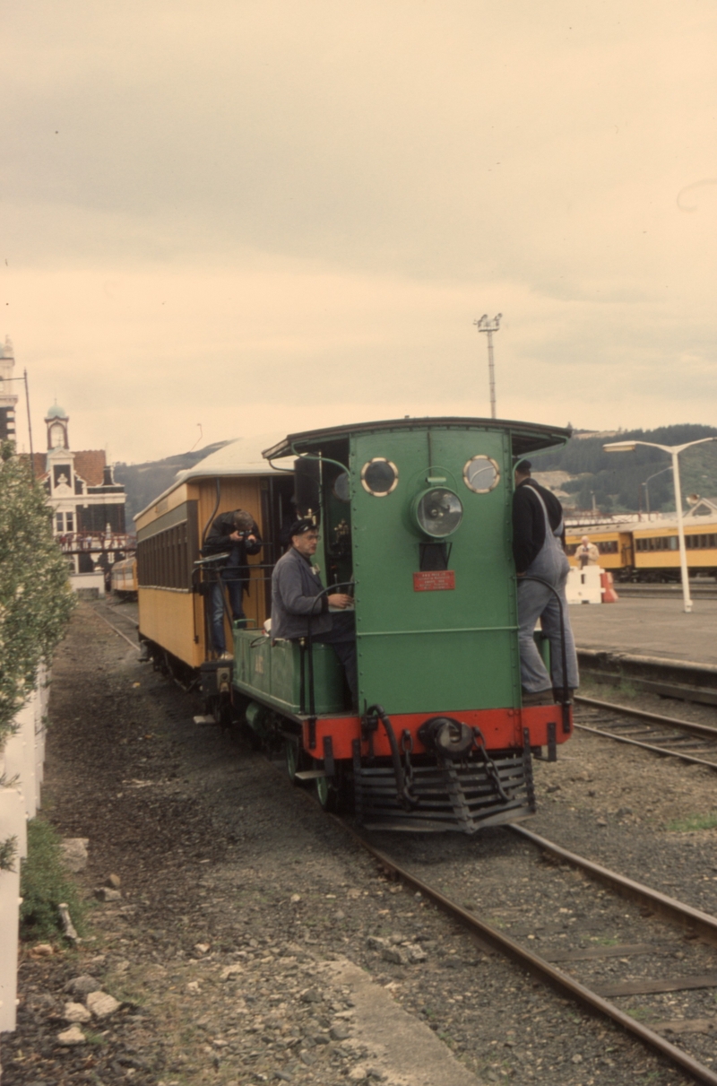131718: Dunedin Shuttle to Otago Early Settlers Museum A 67 leading