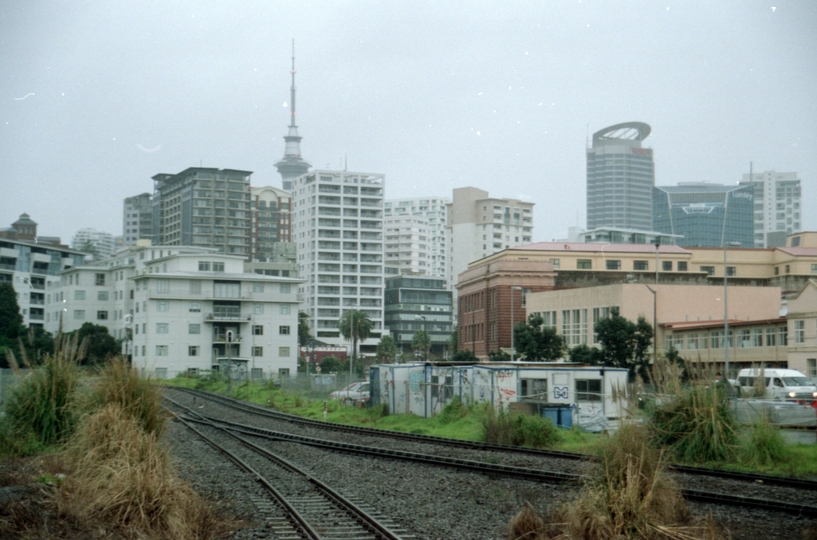 132826: Auckland (Strand), looking towards Newmarket (left), from platform