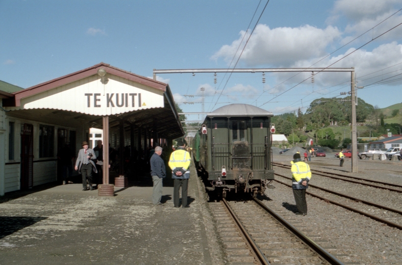 132836: Te Kuiti Governor's Special to Paekakariki (Ka 942),