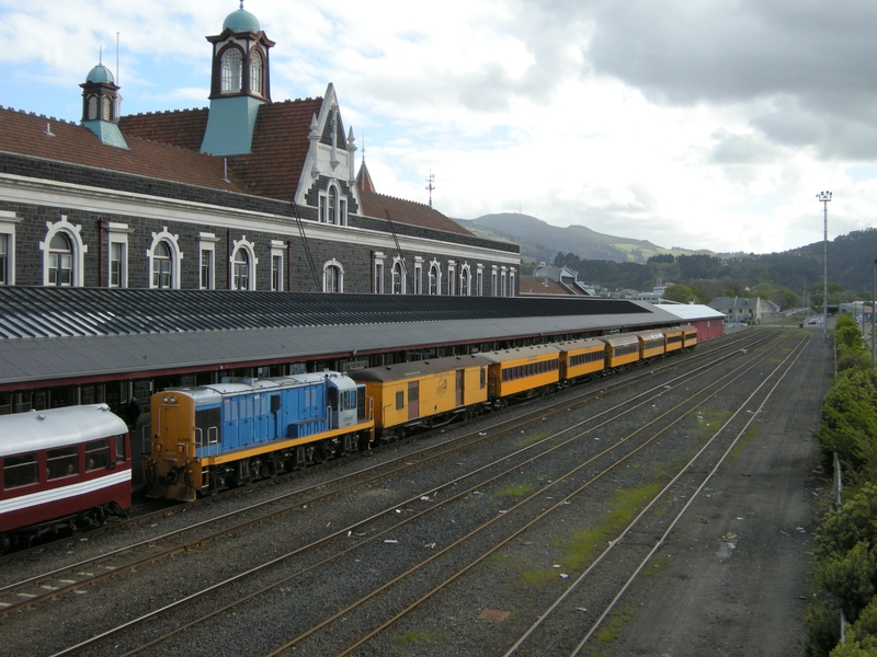 135820: Dunedin Stabled Passenger Dj 3107