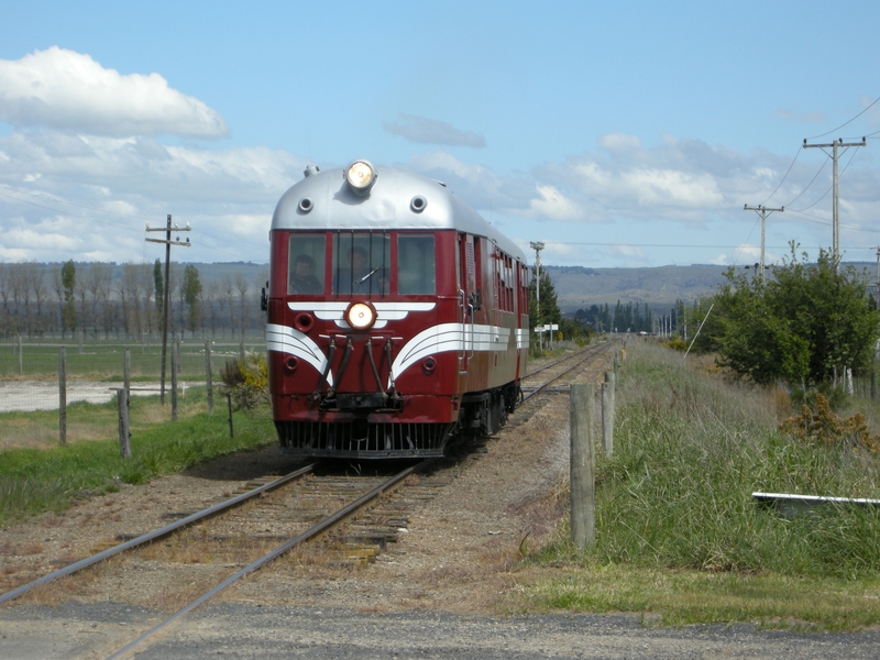 135912: Middlemarch 1:15pm Down Railcar from Pukerangi Vulcan RM 56