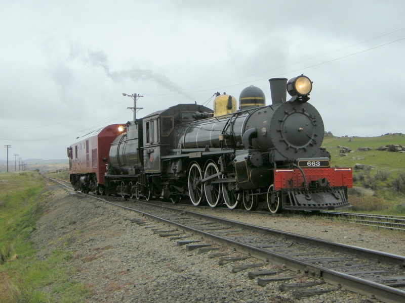 136013: Pukerangi Locomotives detached from 3:15pm Up Passenger Ab 663 Dg 772