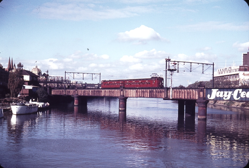 105816: Sandridge Bridge Up Port Melbourne Suburban 2-car Swing Door