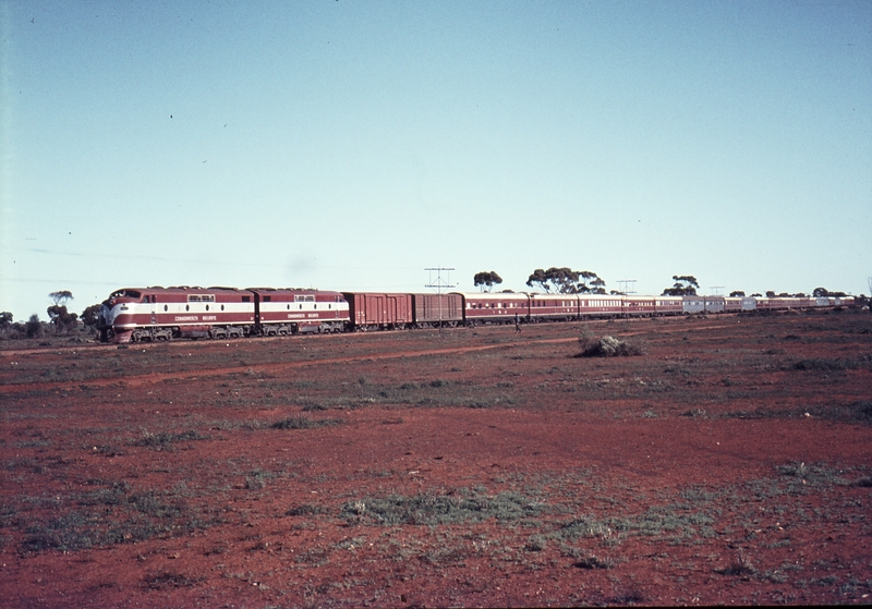 109490: Parkeston Eastbound Trans Australian Express GM 37 GM 46