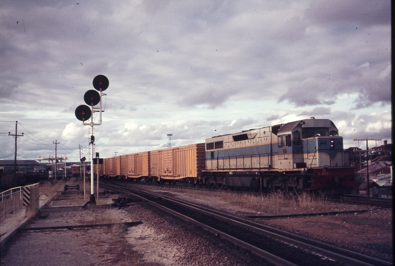 109741: North Fremantle 2 First through freight train to Port Pirie L 255