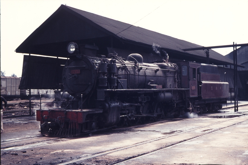 111400: Nairobi Kenya Locomotive Depot 2925 Nyika