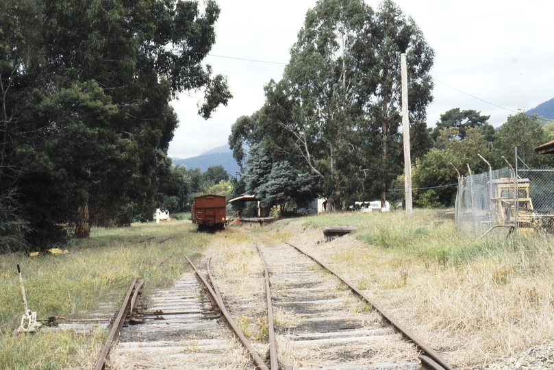 119166: Healesville Looking towards End of Track from Melbourne End