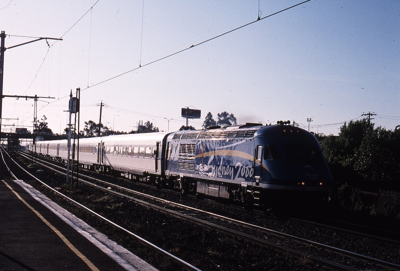 121283: Middle Footscray 8622 Up Daylight XPT XP 2000 leading XP 2008 trailing
