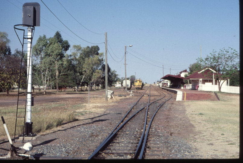 125132: Longreach looking East from West end level crossing