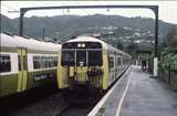125215: Ngaio 3:00pm Train from Johnsonville to Wellington DM 562 leading arriving