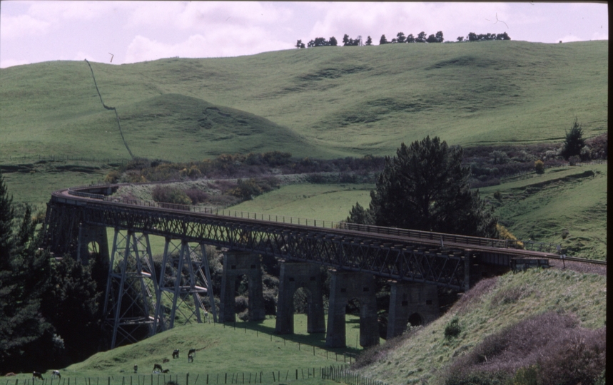 125503: Ormondville Viaduct looking towards Napier