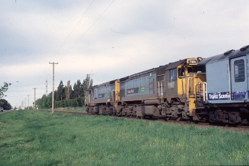 125850: Islington Eastbound 'Tranz Alpine' DFT7132 DFT 7186