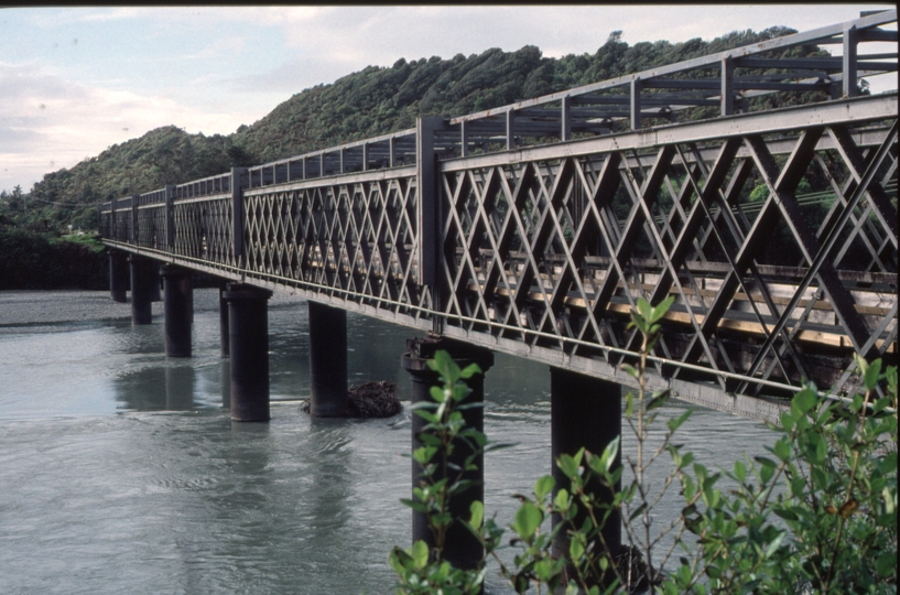 125900: Taramakau River Bridge looking North