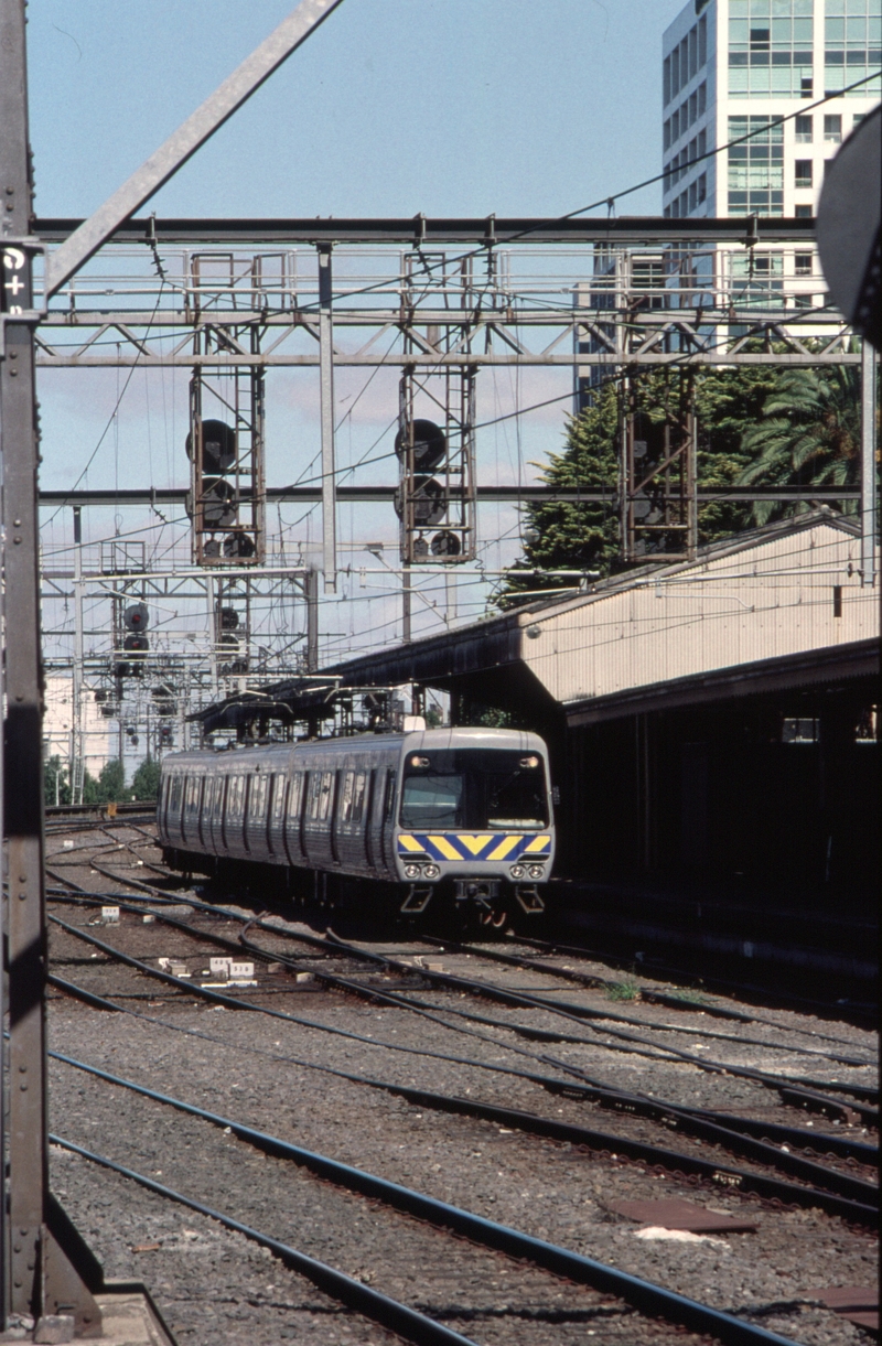 126206: Flinders Street Platform 1 West Stabled 3-car Comeng Suburban
