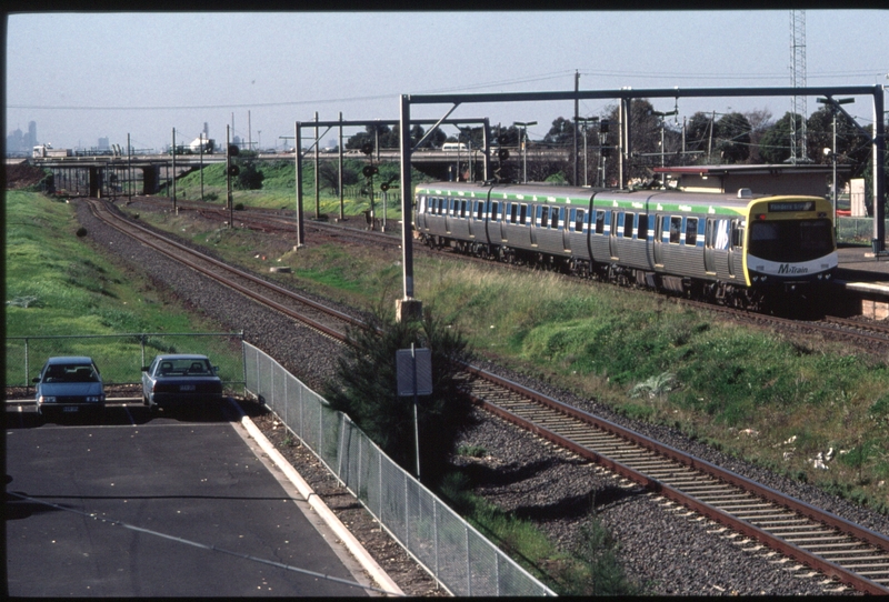 126547: Laverton Suburban train to Melbourne 3-car Comeng 409 M trailing