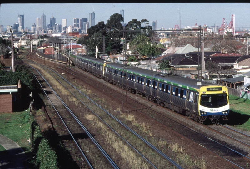 126557: West Footscray Suburban train to St Albans 6-car MTrain Comeng 409 M leading