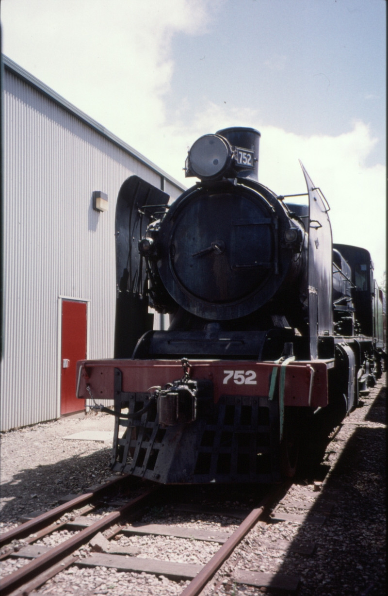 128105: National Railway Museum 752