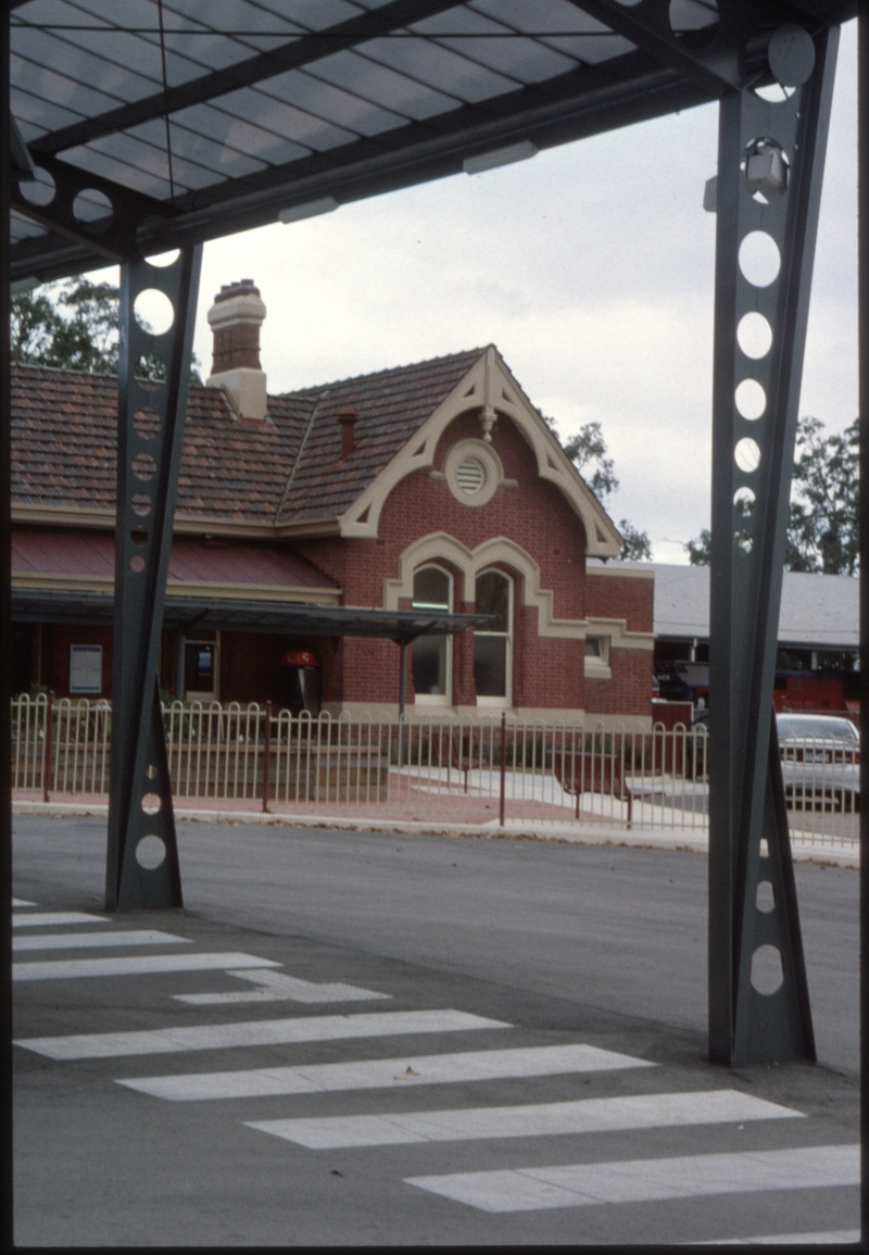 129699: Bairnsdale Station and bus shelter