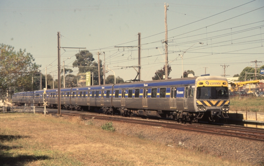 130252: Bayswater Suburban to Melbourne 6-car Connex Comeng 416 M leading