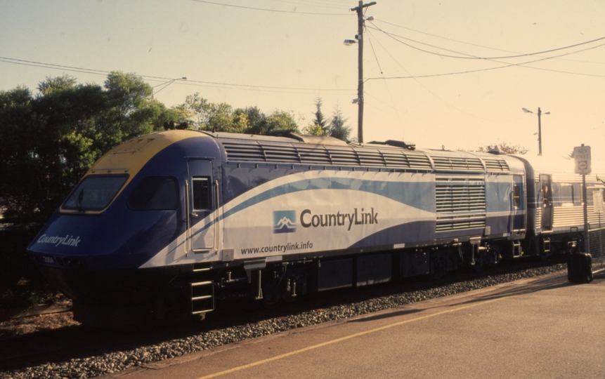 130675: Seymour Day XPT from Sydney XP 2004 trailing