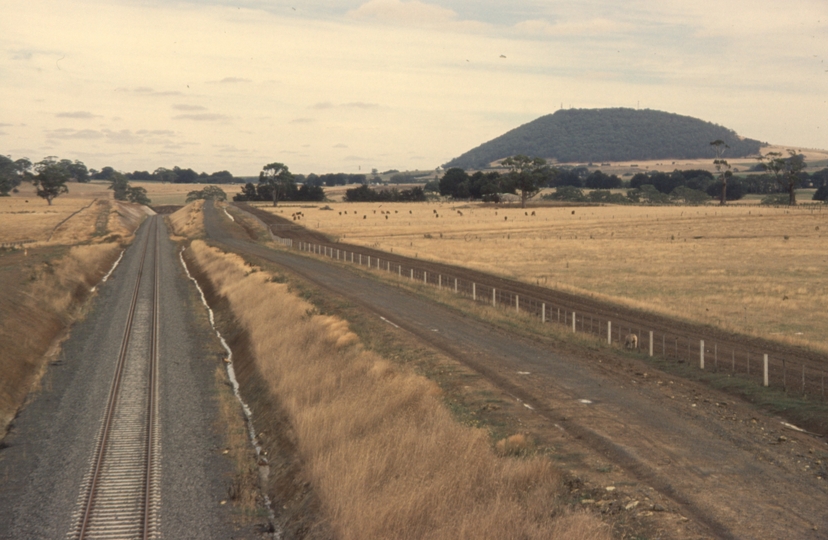 130752: Peerewerrh Road looking towards Ballarat