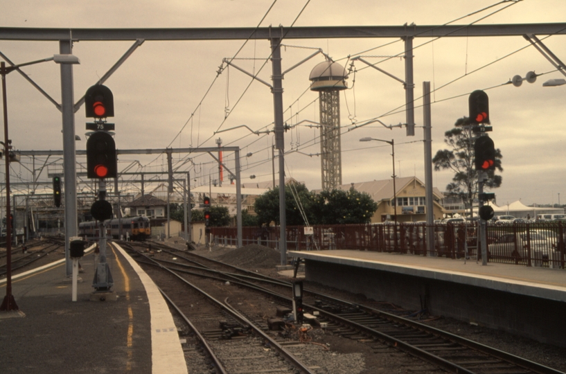 130815: Newcastle looking towards Hamilton along Platform 3