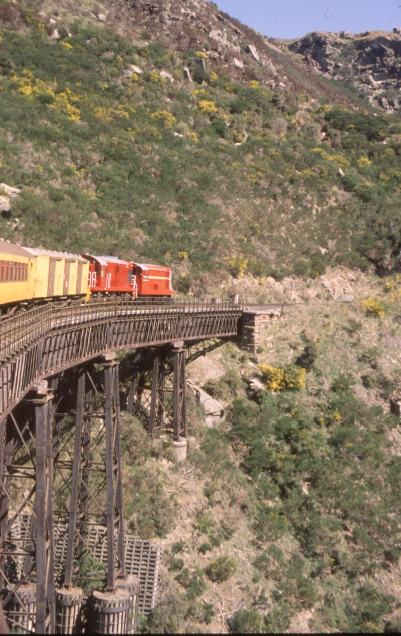 131637: Flat Stream Viaduct Taieri Gorge Railway Passenger to Middlemarch De 504 Dj 1240