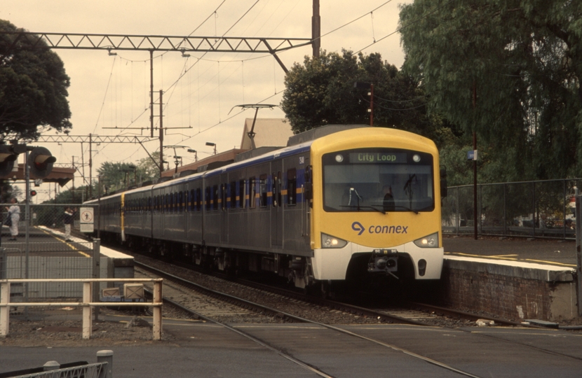 131921: Mentone Suburban to Melbourne 6-car Siemens 754 M leading