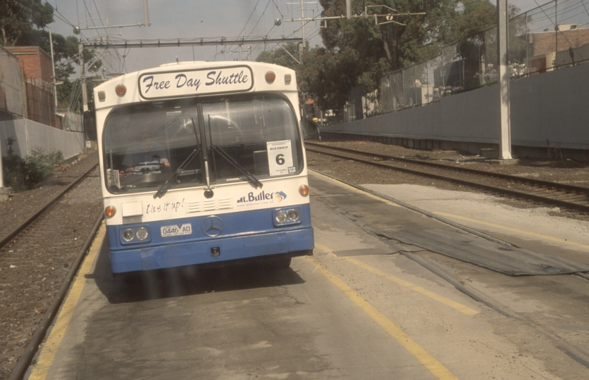 131970: Box Hill Bus arriving from Blackburn on temporary roadway
