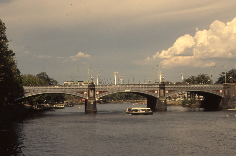 131998: Prince's Bridge viewed from downstream side Z Class tram