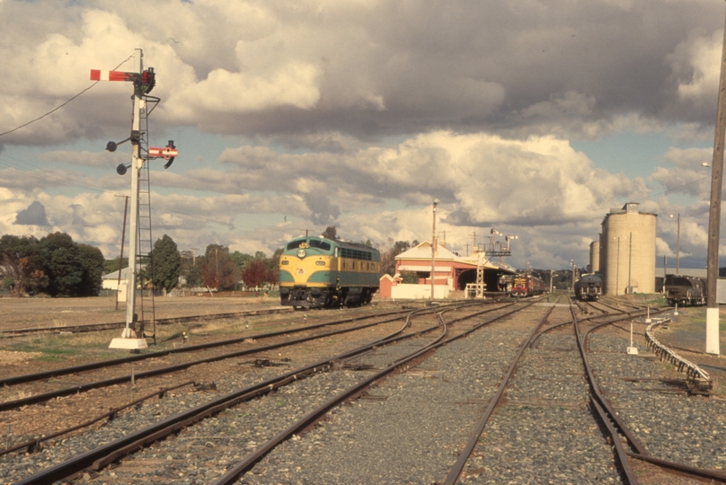 132199: Temora  looking East from West end 4201 stabled in distance