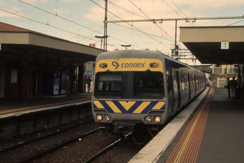 132373: Newport Shuttle from Williamstown arriving 3-car Connex Comeng