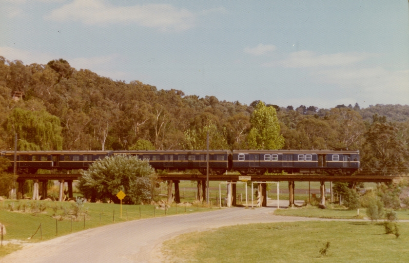 133762: Eltham Trestle Bridge 7-car Harris Suburban Train