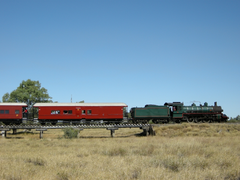 135117: Bridge km 678 Central Line Up Queensland 150th Anniversary Special BB18 1079