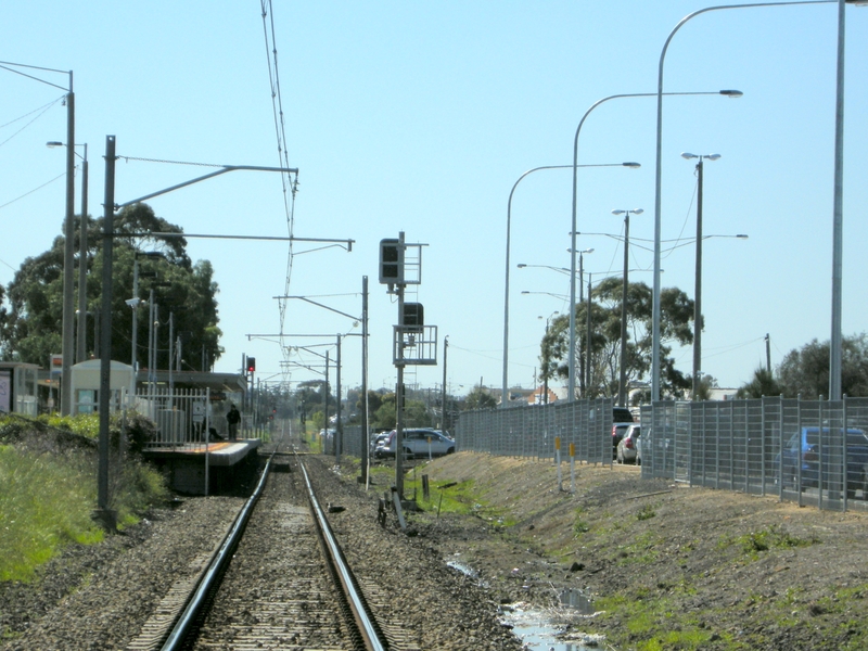 135585: Thomastown looking North from South end level crossing