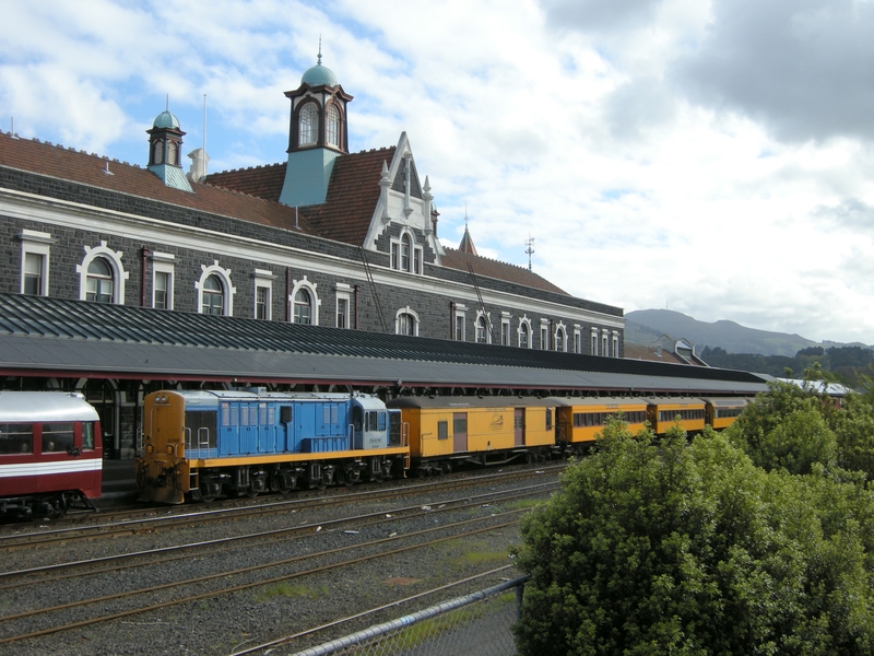 135818: Dunedin Stabled Passenger Dj 3107