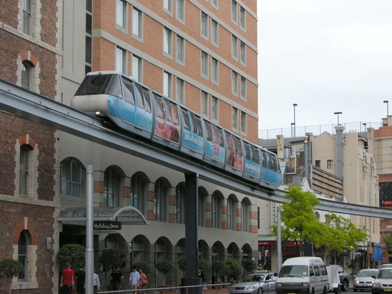 136210: Monorail Train passing Holiday Inn Darling Harbour
