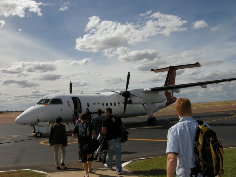201524: Longreach Airport Qantas De Havilland Dash 8-300 VH-SBS loading for Brisbane