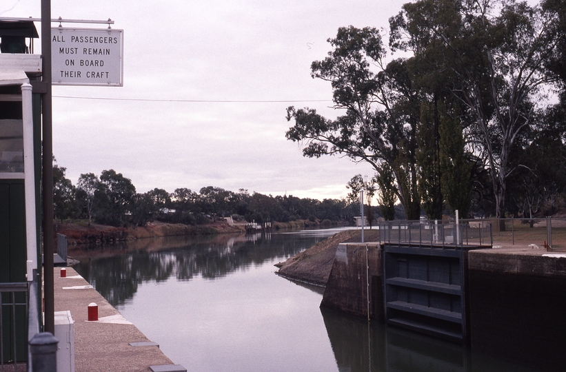 400686: Murray River NSW near Mildura Lock No 11 looking downstream Victorian Bank at left