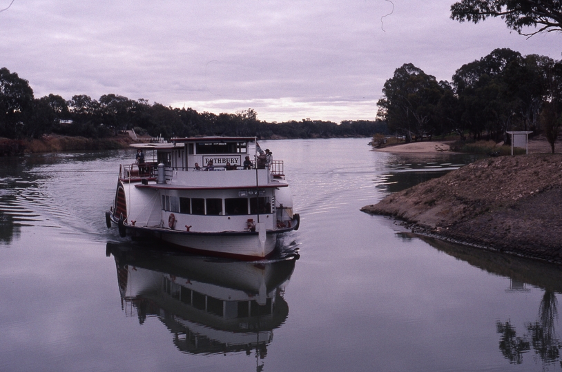 400687: Murray River NSW near Mildura at Lock 11 PV Rothbury proceeding upstream