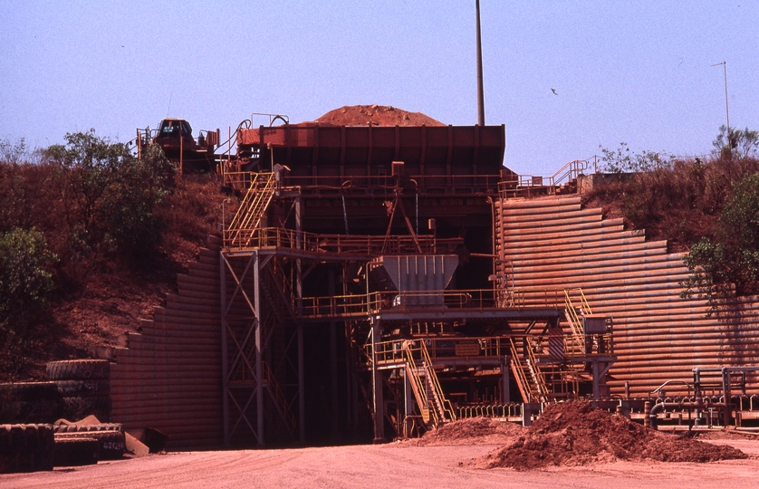 400934: Weipa Qld Road receival at bauxite mine Note  'Reinforced Earth' wingwalls