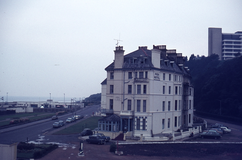 401346: Folkestone Kent England Pier Hotel on beachfront