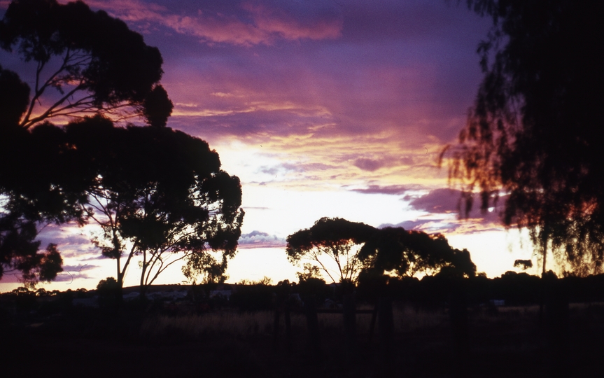 401543: Sunset over Southern Cross Western Australia Photo Wendy Langford